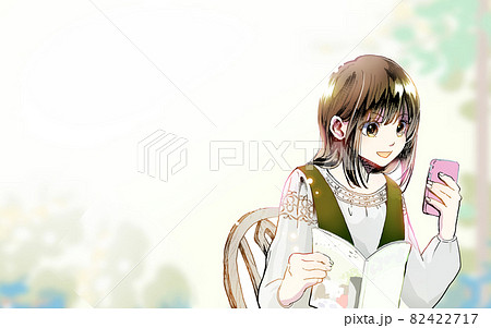 スマホをいじる黒髪の女の子のイラスト背景有・左スペース有り 82422717
