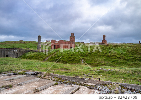 The ruins of Lenan Head fort at the north coast of County Donegal, Ireland. 82423709