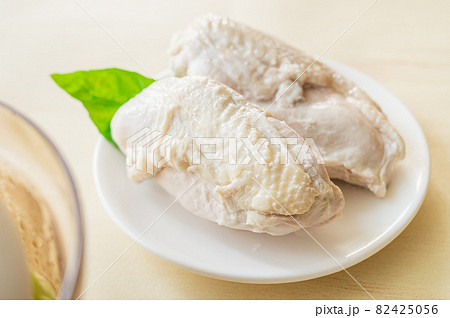 炊飯器で作る蒸し鶏 82425056