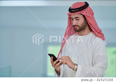 Portrait of young muslim businessman using mobile phone 82425108