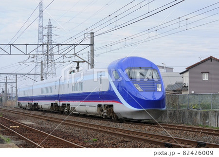 フリーゲージトレイン 第二次試験車 新幹線も在来線も走る電車の写真素材