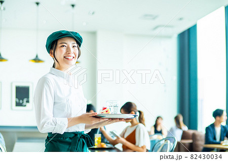 カフェの店員 カフェの店員 82430034