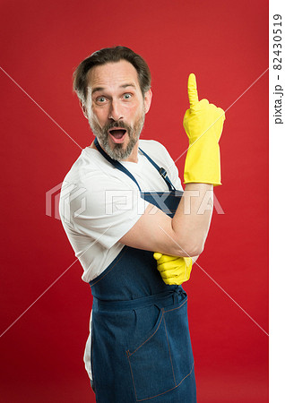 Idea for easy cleaning. Bearded guy cleaning home. Idea for easy cleaning. Bearded guy cleaning home. 82430519
