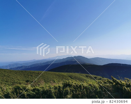 山の頂上 山の頂上 82430694