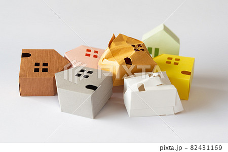 倒れている家たくさん　不動産　老朽化　所有者不明土地　一戸建て 82431169