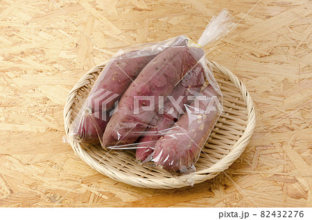 さつまいも(紅はるか)袋入り さつまいも(紅はるか)袋入り 82432276