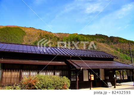 JR中央本線贄川駅前の風景 82432593