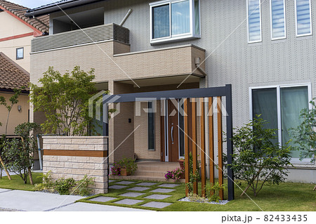 建物　玄関アプローチ　門柱　 82433435