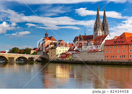 Sunny old Town of Regensburg, Bavaria, Germany Sunny old Town of Regensburg, Bavaria, Germany 82434458
