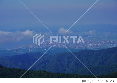 米山からの柏崎市の街並みと海岸 米山からの柏崎市の街並みと海岸 82438123