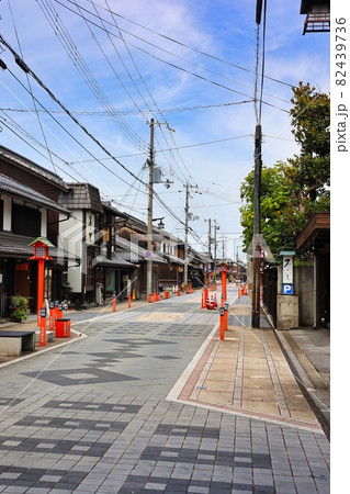 滋賀県多賀大社付近の表参道の街並み 滋賀県多賀大社付近の表参道の街並み 82439736