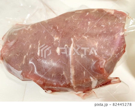 ドライエイジングビーフ(熟成肉) 写真素材 ドライエイジングビーフ(熟成肉) 写真素材 82445278