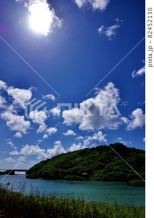 沖縄県宮古島 太陽と湾 沖縄県宮古島 太陽と湾 82452130
