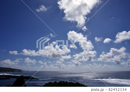 沖縄県宮古島 水平線と雲 沖縄県宮古島 水平線と雲 82452134