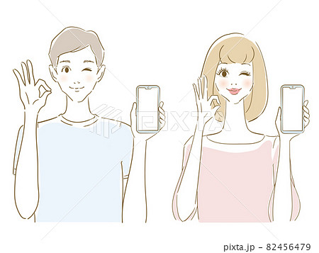 スマートフォンを活用する男女 スマートフォンを活用する男女 82456479