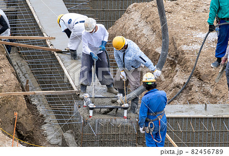 コンクリート打設 棒形振動機 柱の打込み コンクリート打設 棒形振動機 柱の打込み 82456789