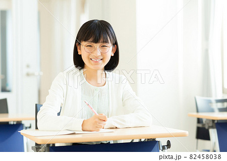 10代学生　撮影協力：中央工学校附属日本語学校 82458038