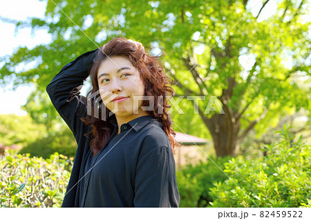女性 公園 女性 公園 82459522