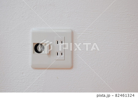 漆喰の壁につけたガス栓とコンセント 漆喰の壁につけたガス栓とコンセント 82461324