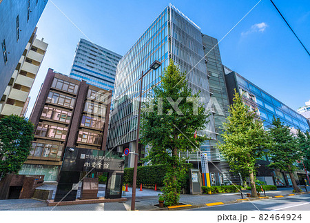 日本の東京都市景観　紀尾井町の剛堂会館などを望む 82464924