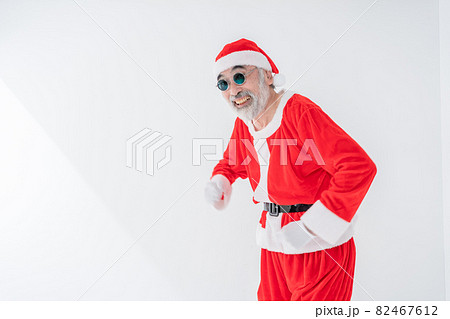 サンタクロース　クリスマス　シニア 82467612