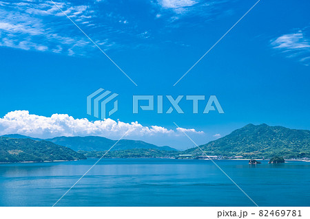 《広島県》初夏の瀬戸内海の風景・しまなみ海道生口島の眺め 82469781
