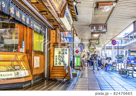 神奈川県箱根湯本 小田急線箱根湯本駅前商店街の写真素材