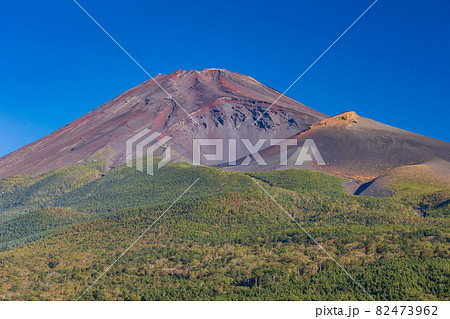 (静岡県)紅葉が始まった、富士山 (静岡県)紅葉が始まった、富士山 82473962