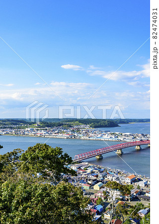 北海道　東部　厚岸の海と橋と町 82474031