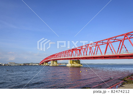 北海道　東部　厚岸の海と橋と町 82474212