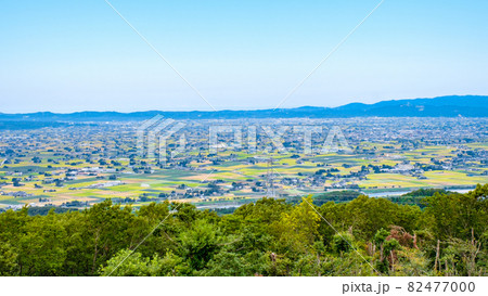 散居村展望広場から砺波平野の眺め 82477000