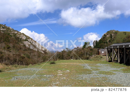 梶ヶ森　キャンプ場からの眺め　初秋　（高知県　大豊町）	 82477876