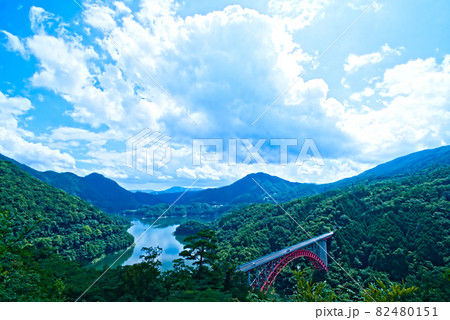 猪山展望台から見た龍山峡大橋と龍姫湖 猪山展望台から見た龍山峡大橋と龍姫湖 82480151