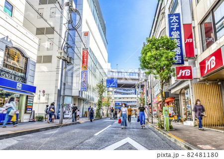 東京世田谷の都市風景 三軒茶屋・茶沢通り 東京世田谷の都市風景 三軒茶屋・茶沢通り 82481180