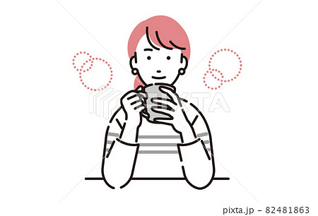 人物 コーヒーを飲んでリラックスする女性 82481863