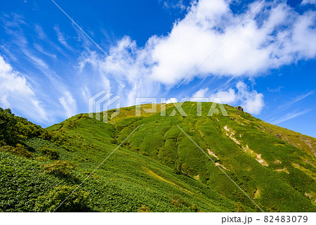 青空と谷川岳（天狗の留まり場より） 82483079