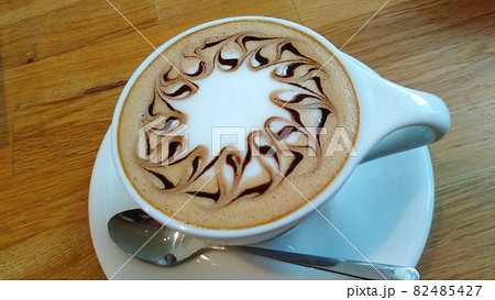 アートが施されたカフェモカ ラテアートの写真素材 [82485427