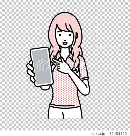 立ってスマートフォンを指差してこちらに向けて見せているポロシャツの女性 立ってスマートフォンを指差してこちらに向けて見せているポロシャツの女性 82485535