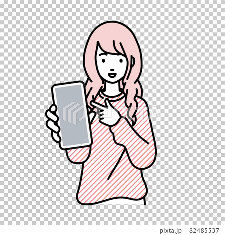 立ってスマートフォンを指差してこちらに向けて見せているリモートワークの女性 82485537