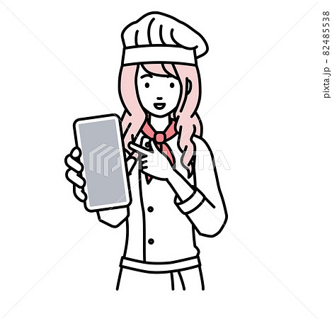 立ってスマートフォンを指差してこちらに向けて見せている調理師の女性 82485538