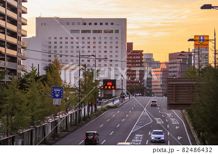 夕暮れの萬代橋通り 夕暮れの萬代橋通り 82486432