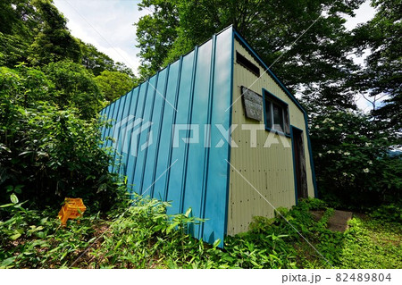 会津朝日岳の避難小屋 82489804