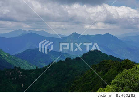 会津朝日岳からの大川猿倉山と毛猛山 会津朝日岳からの大川猿倉山と毛猛山 82490283