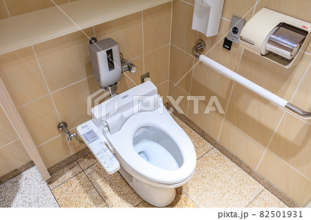 【イメージ素材】多目的トイレ 82501931