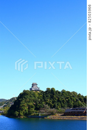 犬山市、国宝犬山城と木曽川の風景 82503966