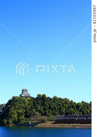 犬山市、国宝犬山城と木曽川の風景 82503967