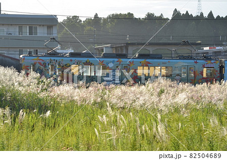 電車　秋の伊賀鉄道 82504689