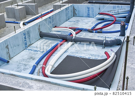 新築住宅の基礎の給水管・排水管の基礎工事　 82510415