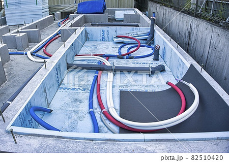 新築住宅の基礎の給水管・排水管の基礎工事 新築住宅の基礎の給水管・排水管の基礎工事 82510420