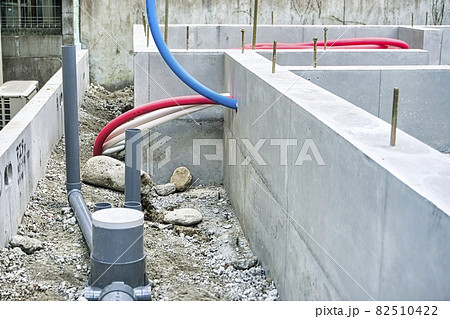 新築住宅の基礎の給水管・排水管の基礎工事 新築住宅の基礎の給水管・排水管の基礎工事 82510422